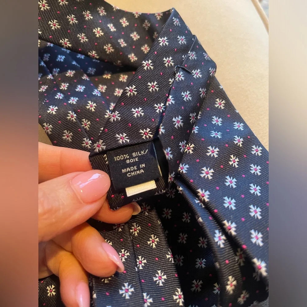 J Crew 100% Silk Foulard Neck Tie. New with tag.